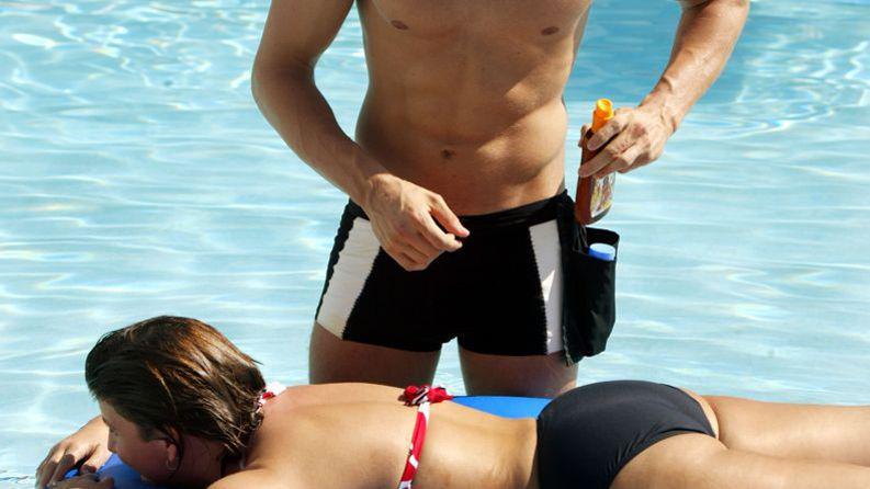 Massage crème solaire