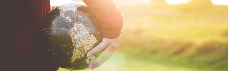 De voordelen van een traineeship in het buitenland worden in dit artikel naar voren geschoven. Deze internationale ervaring heeft veel positieve kanten voor studenten.