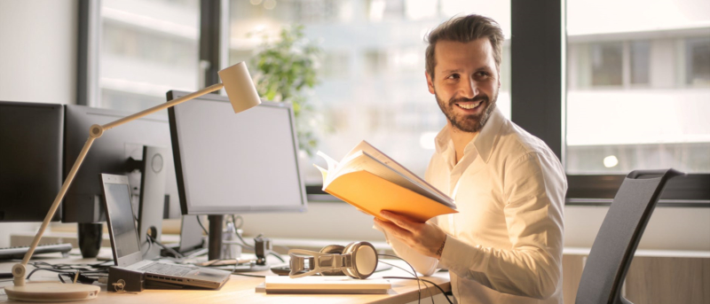 Découvre les avantages au travail d'auditeur pour commencer ta carrière ! 